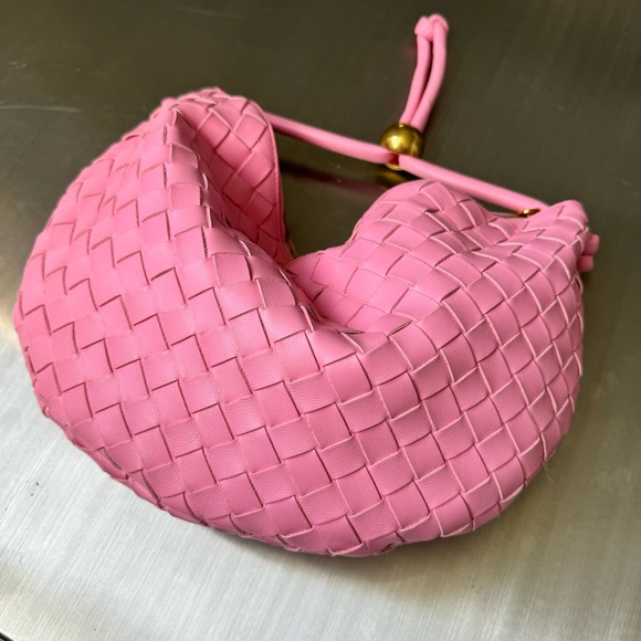 Bottega Veneta Medium Turn Pouch in Pink - Picture 2 of 8